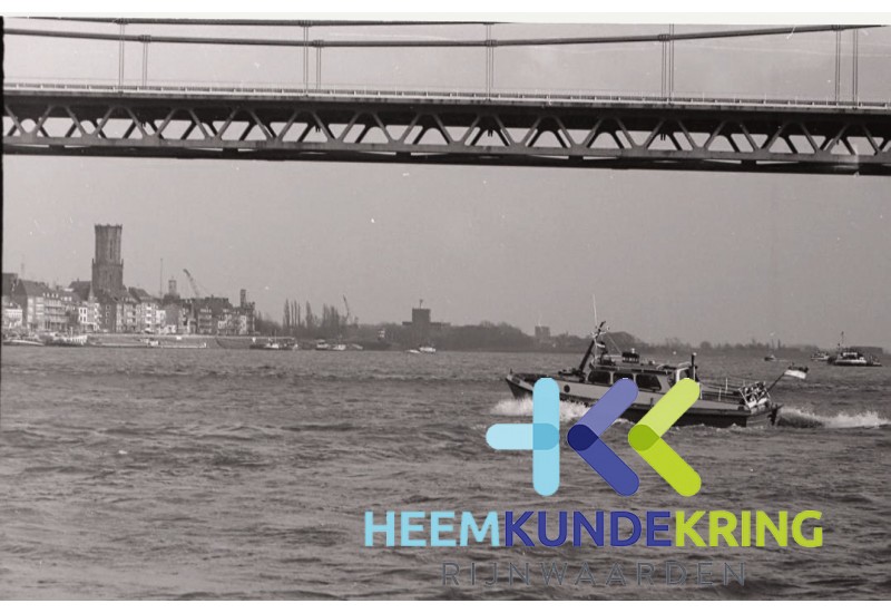 Douane bij brug Emmerich Coll. HKR (2)